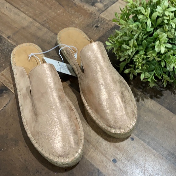 Universal Thread Shoes - Universal Thread slip on mules NWT jute metallic